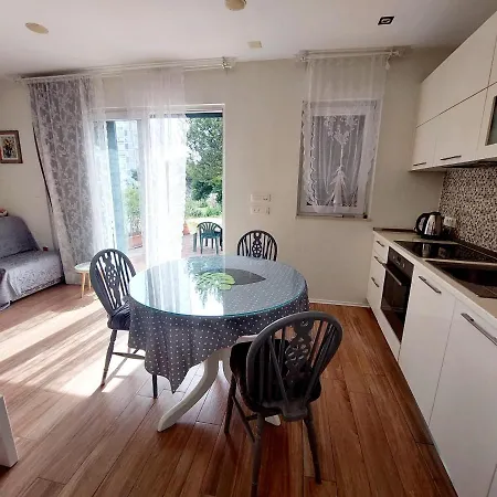 Apartman Kula Park *